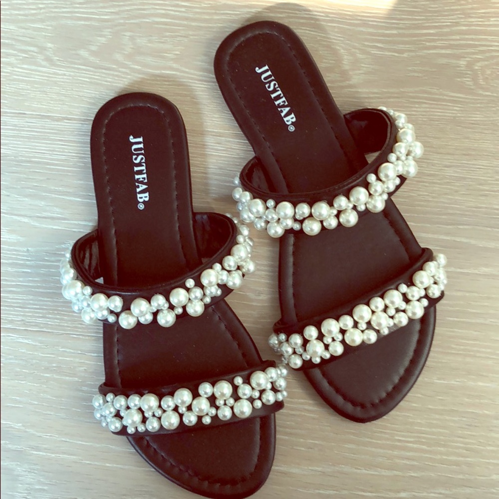 Pearl sandals